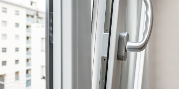 Fabricantes / Instaladores de Puertas y Ventanas de Aluminio / PVC · Oscilobatientes - Abatibles