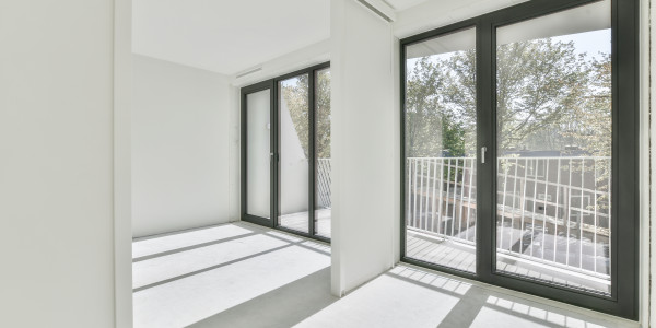 Puertas y Ventanas Aislantes de Aluminio / PVC Lleida · Bisagra Oculta