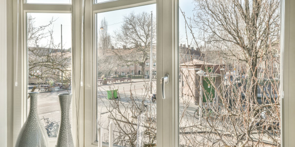 Puertas y Ventanas de Aluminio / PVC a medida Madrid · Bisagra Oculta