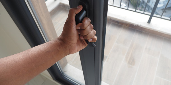 Puertas y Ventanas Insonorizadas de Aluminio / PVC · Cierre Hermético