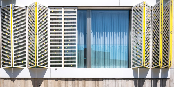 Puertas y Ventanas Seguridad de Aluminio / PVC · Contraventanas y Persianas a Medida